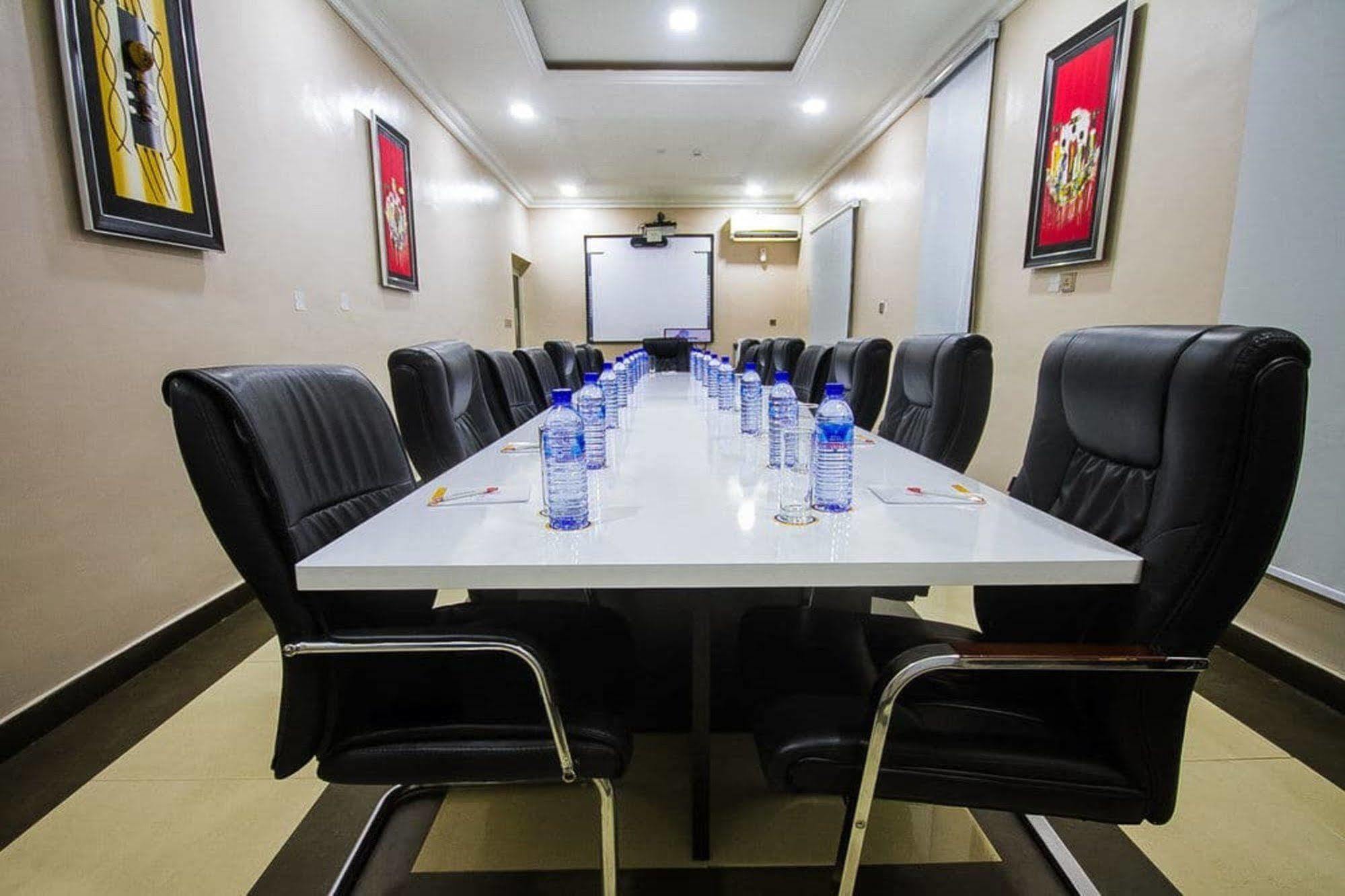 Golfview Suites & Conference Center Ikeja Exterior foto